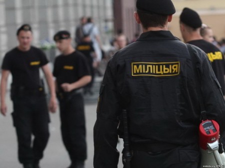 В Бобруйске милиционеры выволокли активиста БХД из дома и увезли в Жлобин