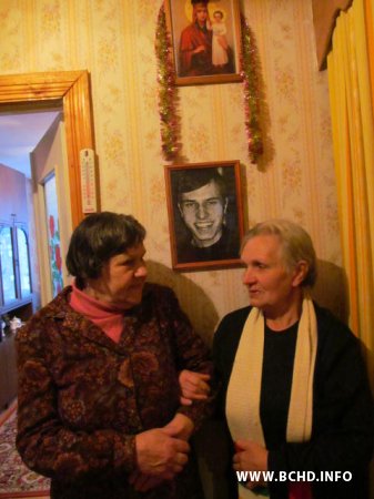 Бабруйскія актывісты адведалі хворую бабулю Васьковіча (фота)