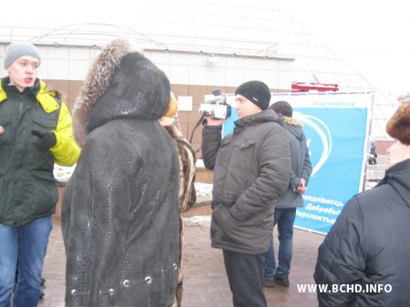На пікет БХД у Віцебску прыйшлі людзі ў цывільным з камерамі (фота)
