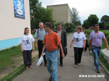 BCD activists march through Babruisk with portraits of political prisoners