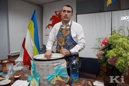 Павел Севярынец накарміў усіх украінскім баршчом (фота)