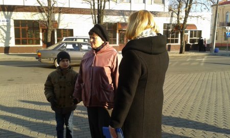 В Бобруйске за час собрали около 300 подписей против иностранных военных баз (фото)