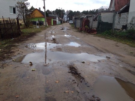 В Гродно жители частного сектора требуют заасфальтировать разбитые улицы (фото)