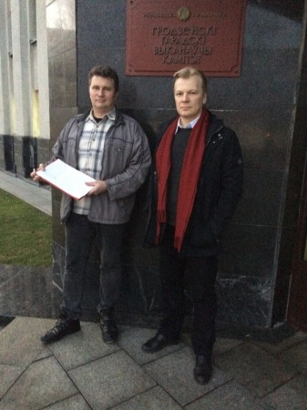В Гродненский горисполком передали 1,5 тыс. подписей ИП против принудительных банковских терминалов (фото)