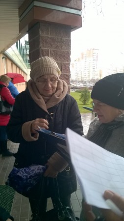 В Минске прошла акция по сбору подписей за качественную медицину (фото)