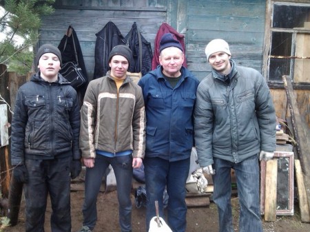 Демократические активисты Новополоцка устроили толоку в помощь защитникам животных (фото)