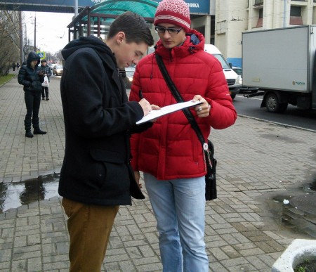 Минск присоединился к сбору подписей в поддержку льготного проезда для студентов (фото)