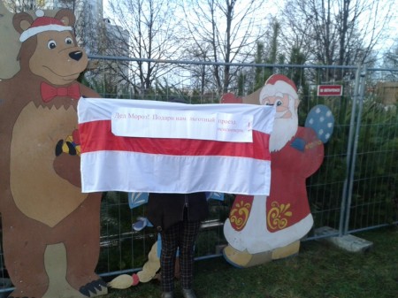 В Минске Дед Мороз и сказочные персонажи требовали льготного проезда для пенсионеров (фото)