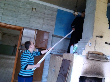 Члены БХД помогли убрать территорию воскресной школы в Бобруйском районе (фото)