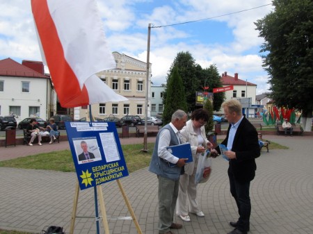 В Слониме и Жировичах на пикетах БХД собирали подписи в защиту жизни (фото)