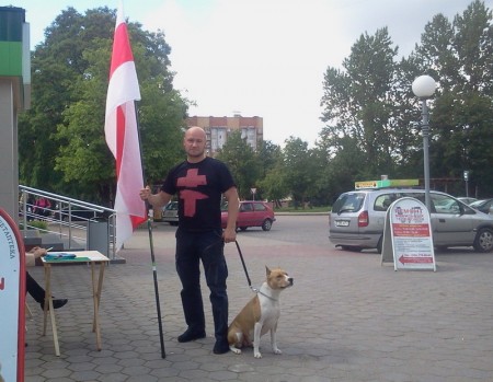 В Гродно на пикет спикера БХД вызвали милицию (фото)