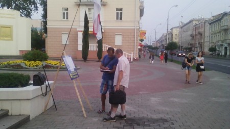 В Гомеле проходят пикеты в поддержку местного лидера БХД (фото)