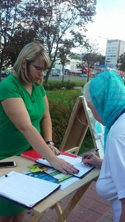 На пикетах Ольги Ковальковой в Минске собирали подписи в защиту жизни (фото)