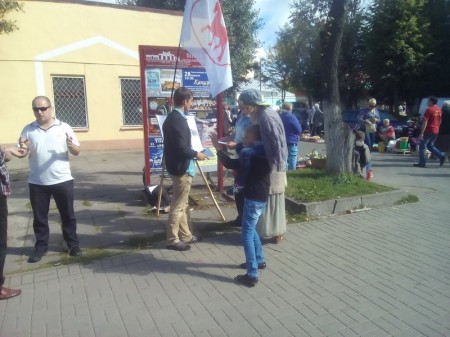 В Молодечно на правоцентристских пикетах агитировали за пенсионную реформу и реформу ЖКХ (фото)