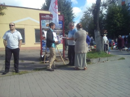 У Маладзечне на правацэнтрысцкіх пікетах агітавалі за пенсійную рэформу і рэформу ЖКГ (фота)