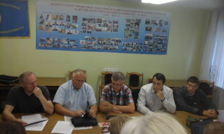 На форуме "Свободу политзаключенным!" создан комитет родителей белорусских добровольцев в Украине (фото)