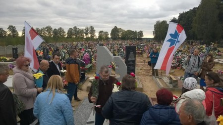 На могиле Алеся Черкашина установили памятник