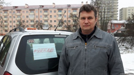 Активисты передали Польскому консульству в Гродно подписи в поддержку "Белсата"