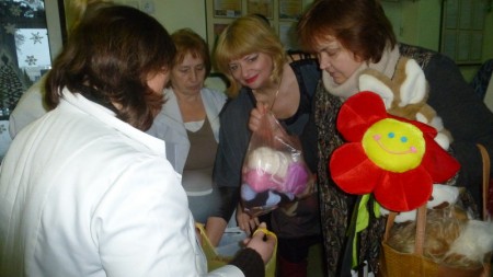 Активисты Сеньорской организации БХД Могилева передали подарки и средства гигиены детям с ДЦП (фото)