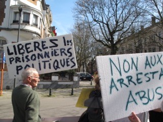 В Брюсселе у посольства Беларуси требовали свободу политзаключенным (фото)