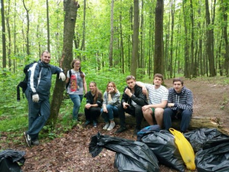 Активисты МХД выехала на уборку мусора на территории Полыковичской криницы (фото, видео)