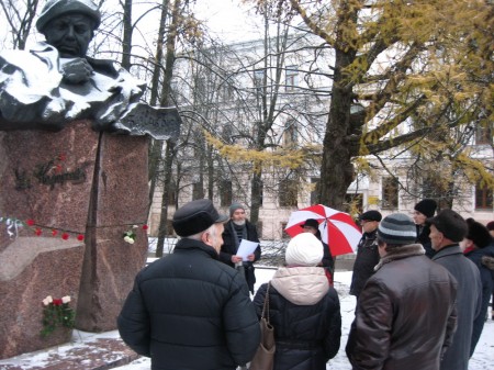 У Віцебску да 88-х угодкаў з дня нараджэння ўшанавалі памяць Уладзіміра Караткевіча (фота)
