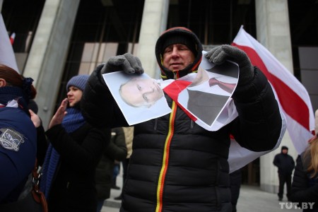 У Менску праходзіць акцыя пратэсту супраць інтэграцыі (фота)